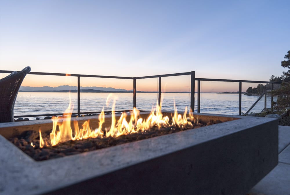 Why Hire Professional Fire Pit Installers? Quality & Safety Advantages for Homeowners