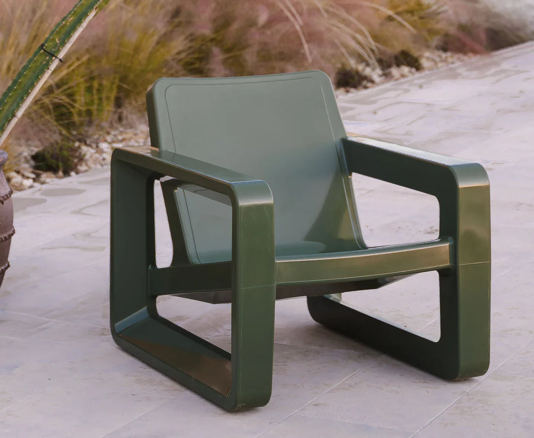 Deck Lounge Chair - Modern Outdoor Resin Lounge Chair for Pool Ledges, Patios & Fire Pits