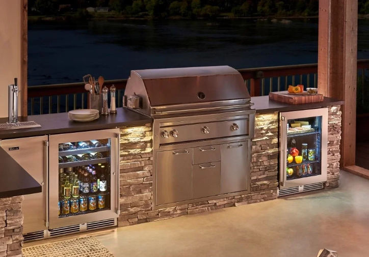 Perlick 24" Signature Series Outdoor Built-In Counter Depth Compact Refrigerator with 5.2 cu. ft. Capacity with Glass Door in Panel Ready - HP24RM-4-4R