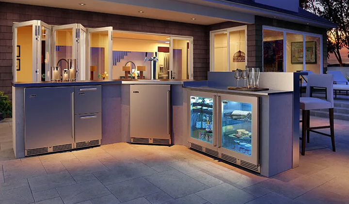 Perlick 18" Deep Signature Series Sottile Outdoor Refrigerator - Solid Wood Overlay Door - Left Hinge - HH24RO-4-2R